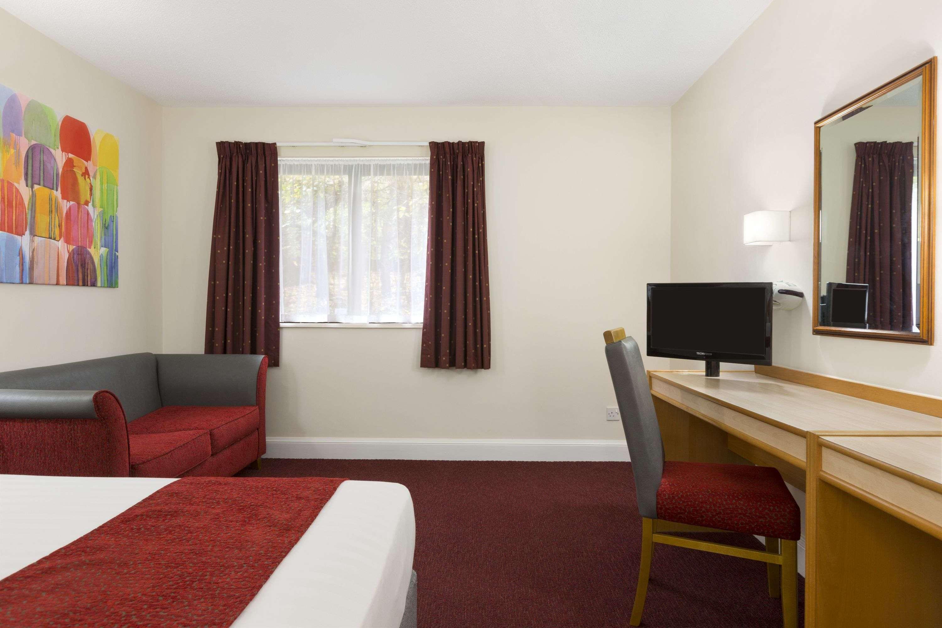 Days Inn Maidstone Bagian luar foto