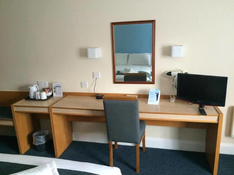 Days Inn Maidstone Bagian luar foto