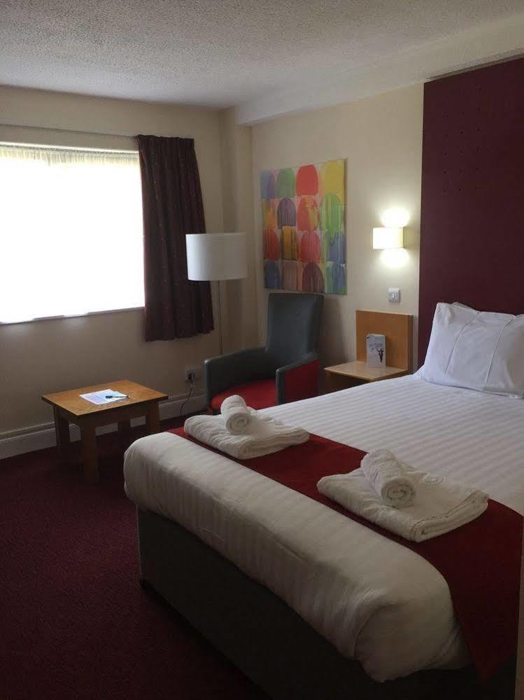 Days Inn Maidstone Bagian luar foto