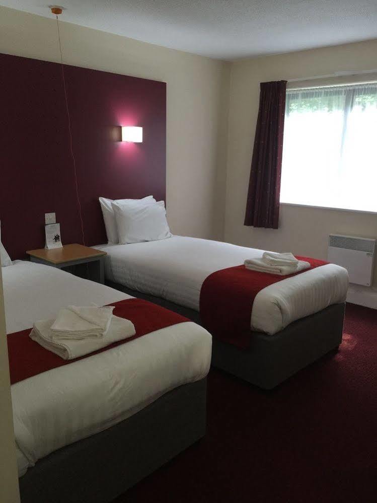 Days Inn Maidstone Bagian luar foto